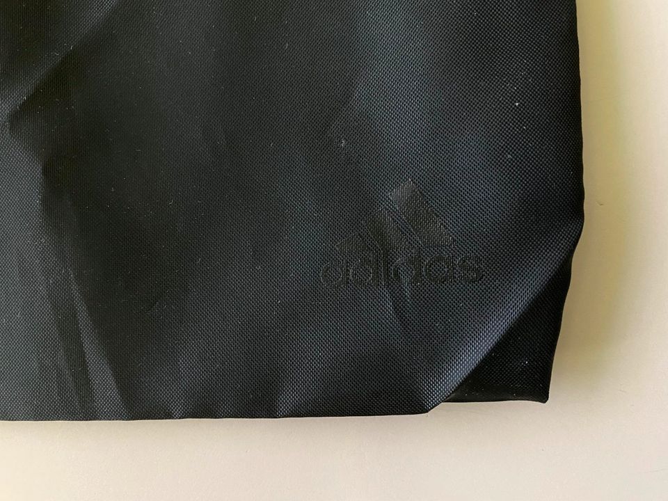 Adidas Beutel / Tasche schwarz 28x40cm unbenutzt in Freudenburg