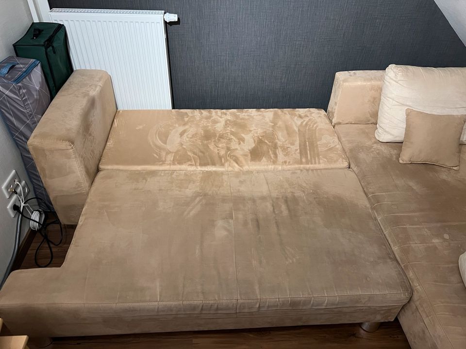Couch Sofa mit Schlaffunktion in Griesheim