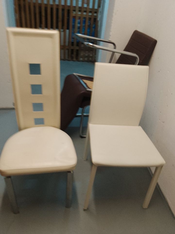 4 X bequem und stabile Stühle mit Metallgestell, in Nürnberg (Mittelfr)
