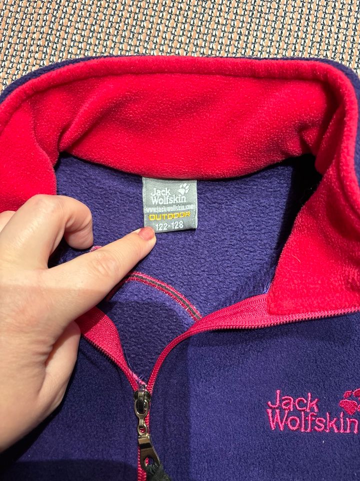 Sweatshirtjacke - Jack Wolfskin - Größe 122/128 in Dörpen