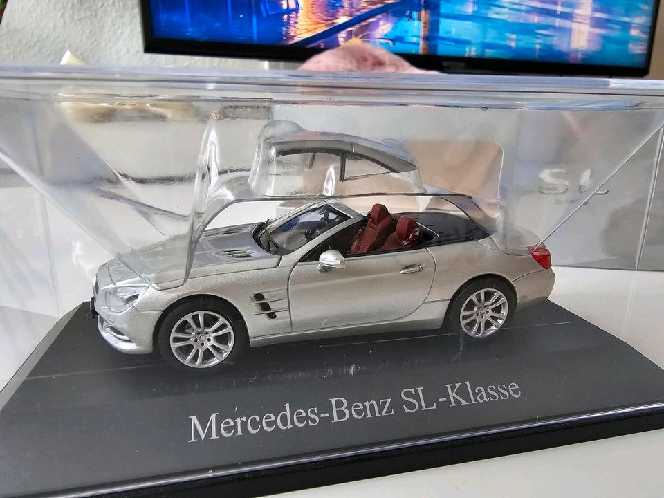 Mercedes SL-KLASSE Iridium Silber Cabrio mit Dach Neu OVP 1:43 in Mannheim