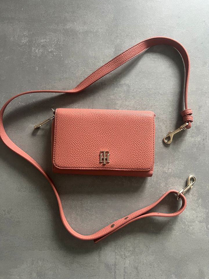 Ganz neue Tasche, Damen, Tommy Hilfiger in Mainz