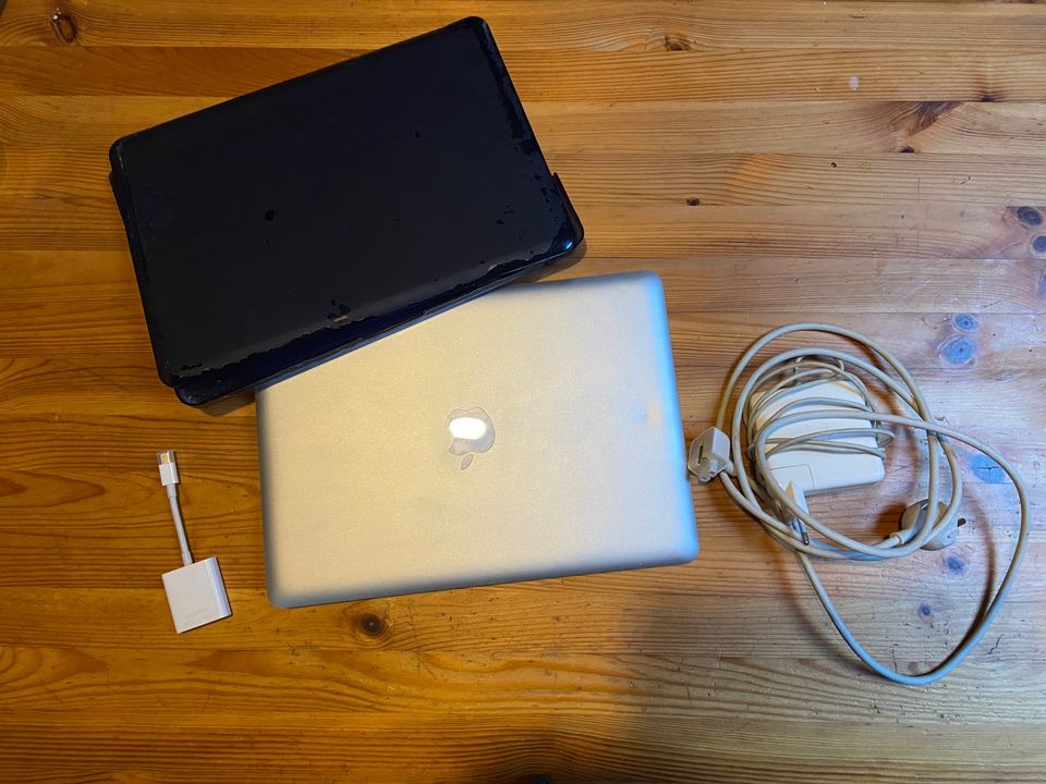 MacBook Pro 2011 + VGA-Adapter und Netzteil in Berlin