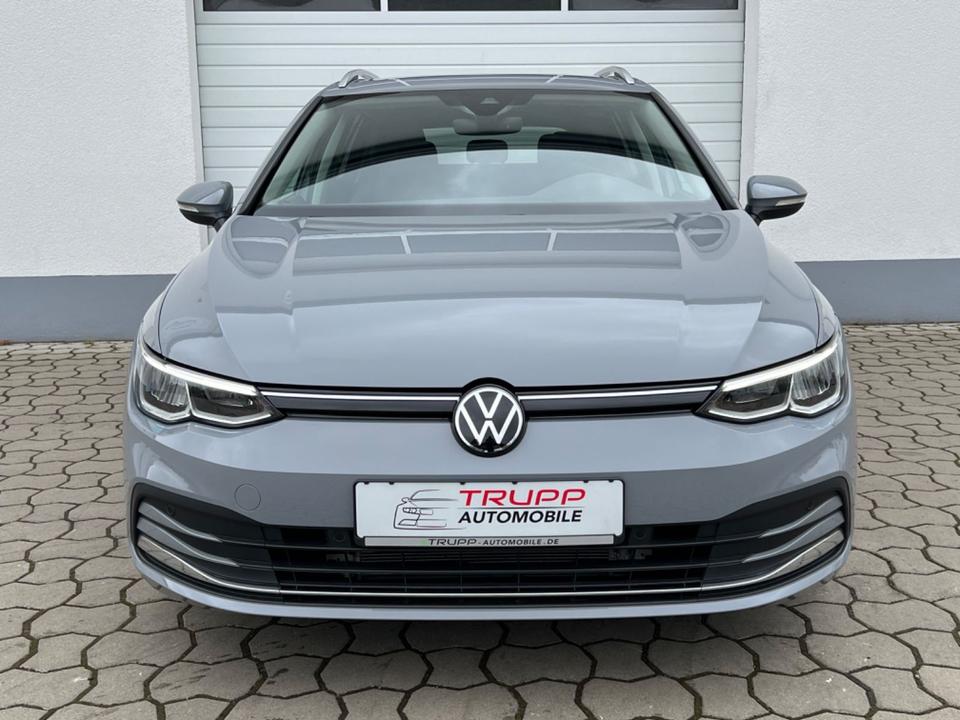Volkswagen Golf VIII 1.5 eTSI/LED/AHK/Pano/Standh/ACC/R-Kam in Hünfeld
