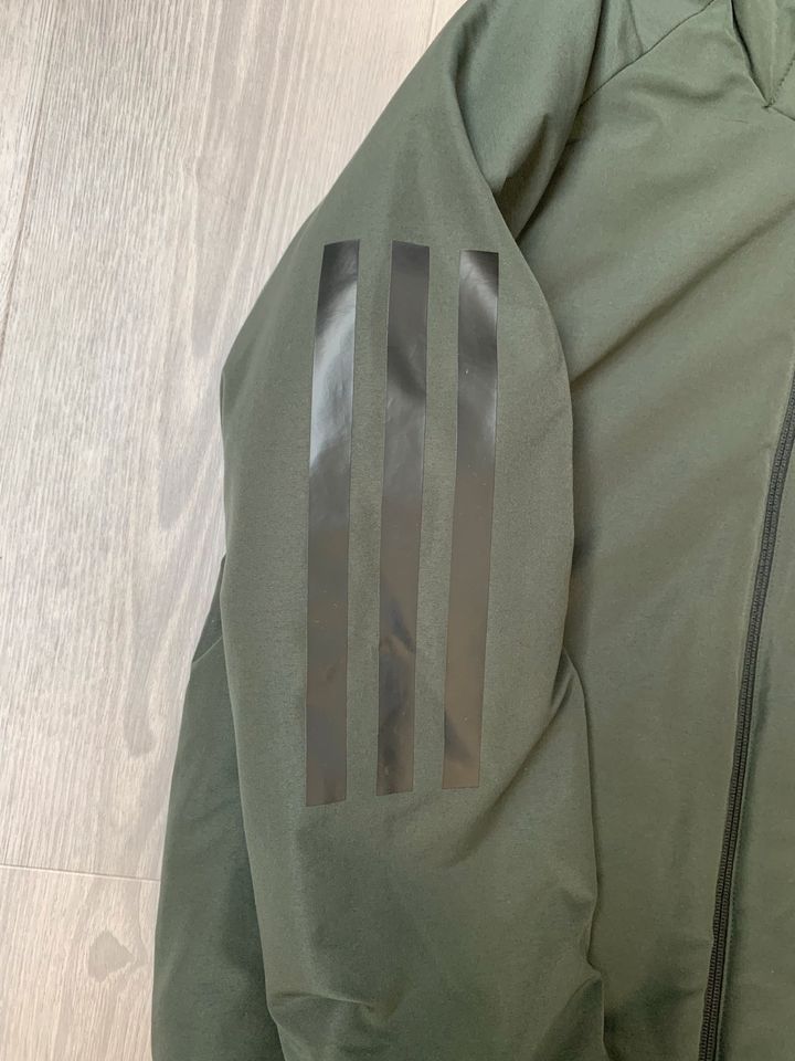 Adidas Jacke Gr. M dunkelgrün army in Stendal