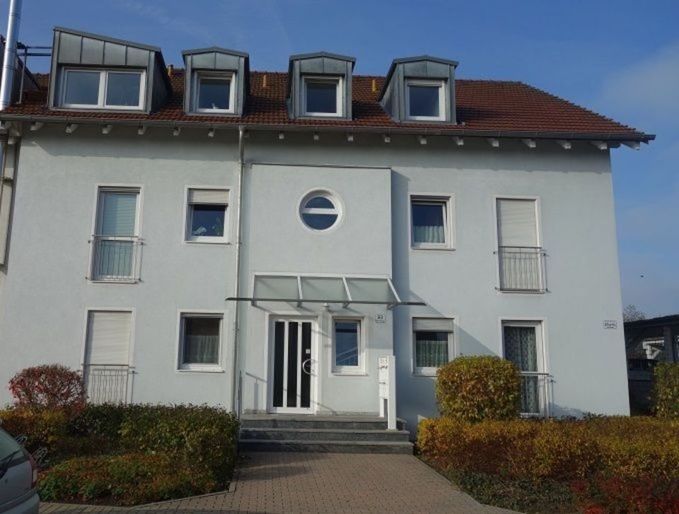 Attraktive 2 Zimmer-Wohnung inkl. EBK, Balkon, Keller und Carport in Straubing