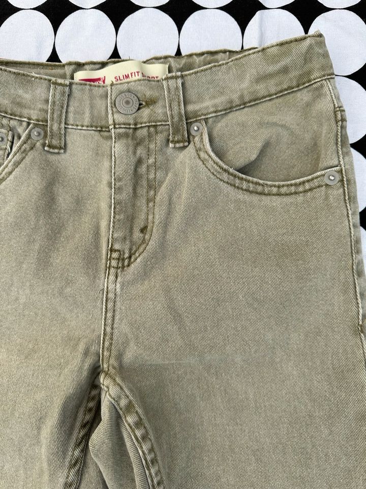 Levis *mega Shorts * Größe 8 Jahre/ 128 (ab 122 getragen)*top in Braunschweig