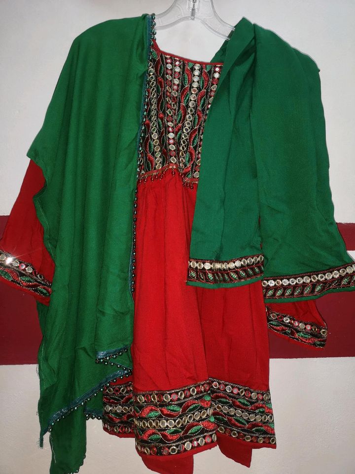 Afghanische Mädchen Kleidung in Wiesbaden