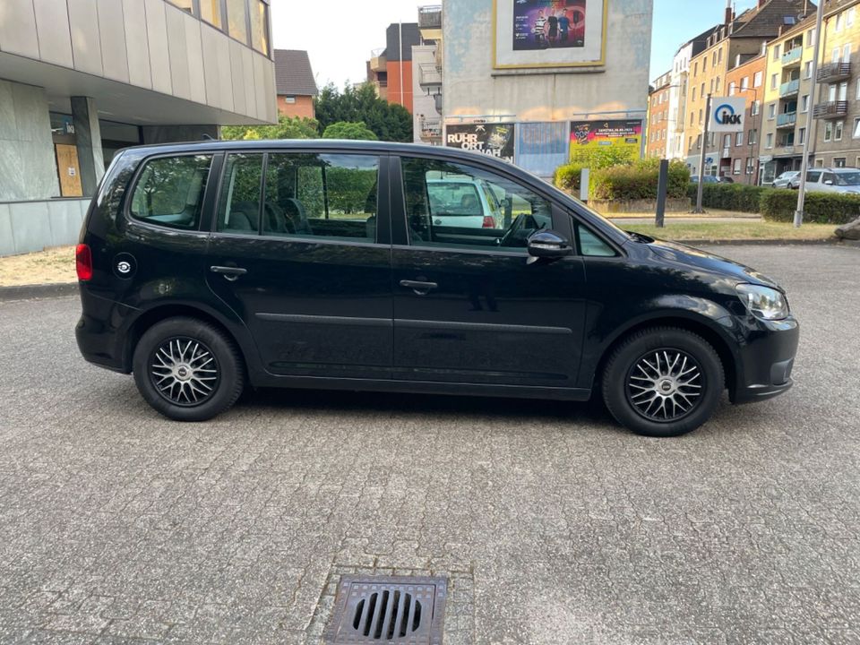 Volkswagen Touran Trendline *AHK*KLIMA* in Duisburg