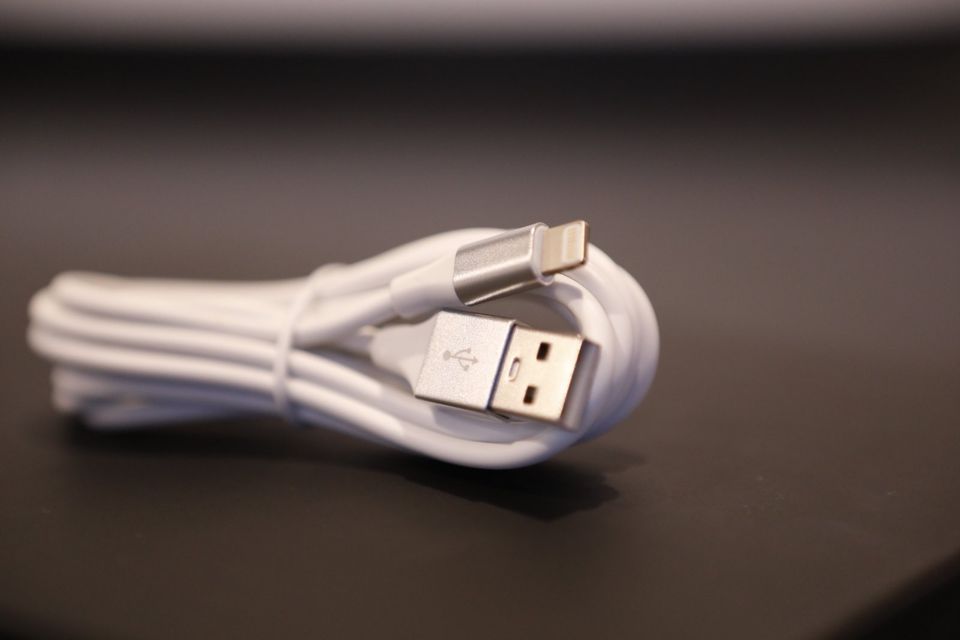 USB - Lightning 1.8m Ladekabel iPhone 13, 12, 11 in Rhede