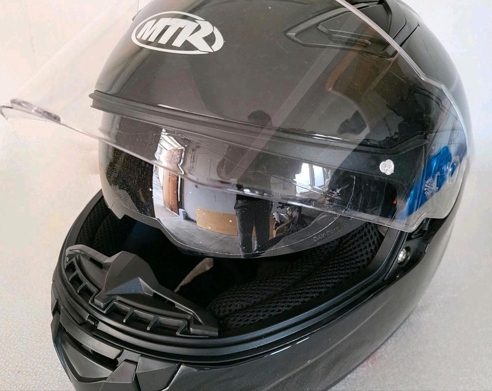 MTR Motorradhelm Schwarz Gr. 60 in Coswig