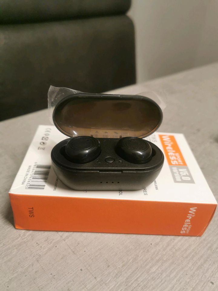 Bluetooth Kopfhörer mit ladebox neu in Meinerzhagen