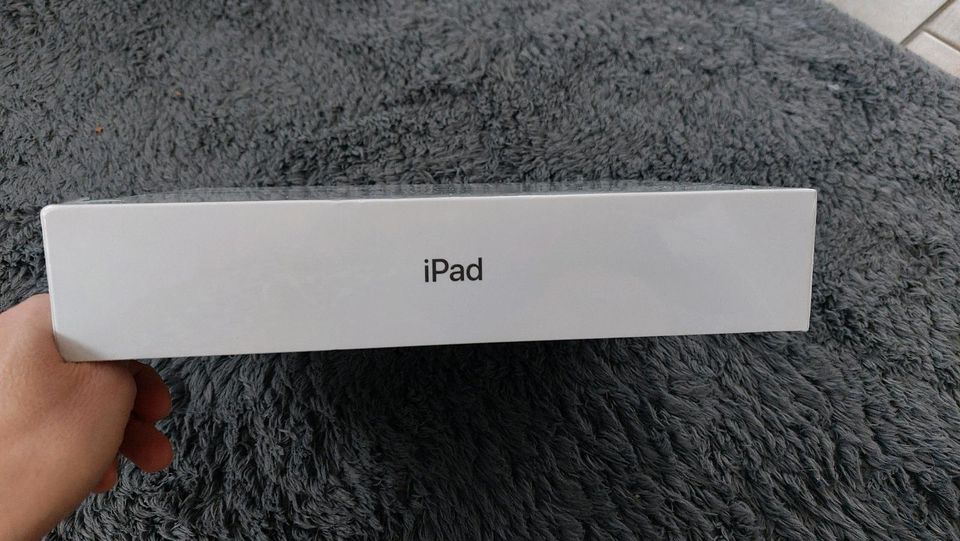 IPad 9 ungeöffnete Originalverpackung in Dörfles-Esbach