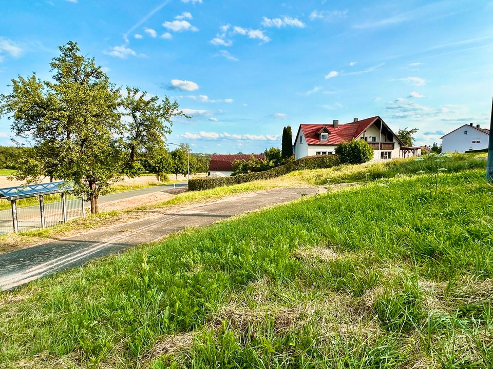 Variable Gewerbeeinheit und über 1.000 m² Baugrund in Kirchenthumbach