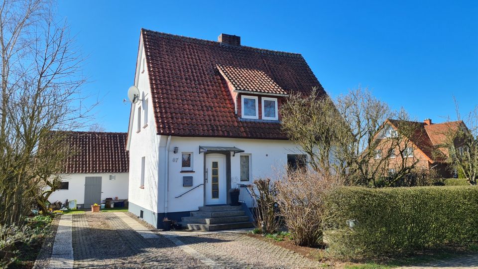 !! KAUFPREISREDUZIERUNG !!  TEILSANIERTES  EINFAMILIENHAUS  MIT  NEBENGEBÄUDE  UND  OBSTBÄUMEN! in Bad Essen