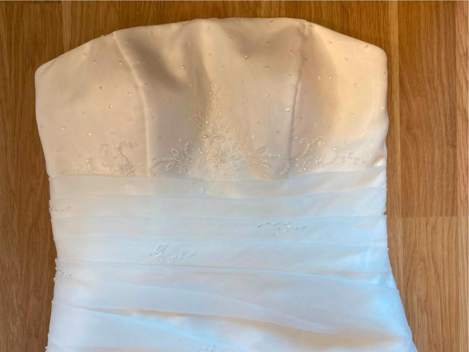 LILLY Brautkleid Hochzeitskleid A-Linie 38 40 +Bolero +Unterrock in Moritzburg