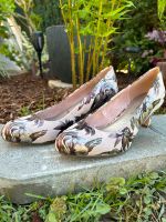 Tamaris Pumps Gr. 39 Blumen Echtleder top Zustand Frankfurt am Main - Harheim Vorschau