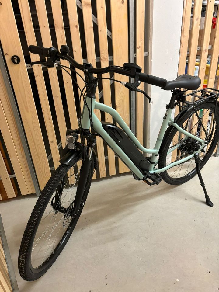 E-Bike / Cross Bike  28 Zoll  MIT Gepäckträger + Schutzbleche in Bühl