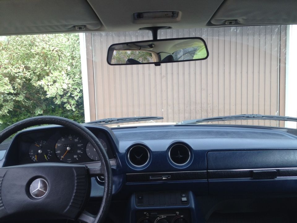 Mercedes-Benz 300 D Turbodiesel  (W123) in München