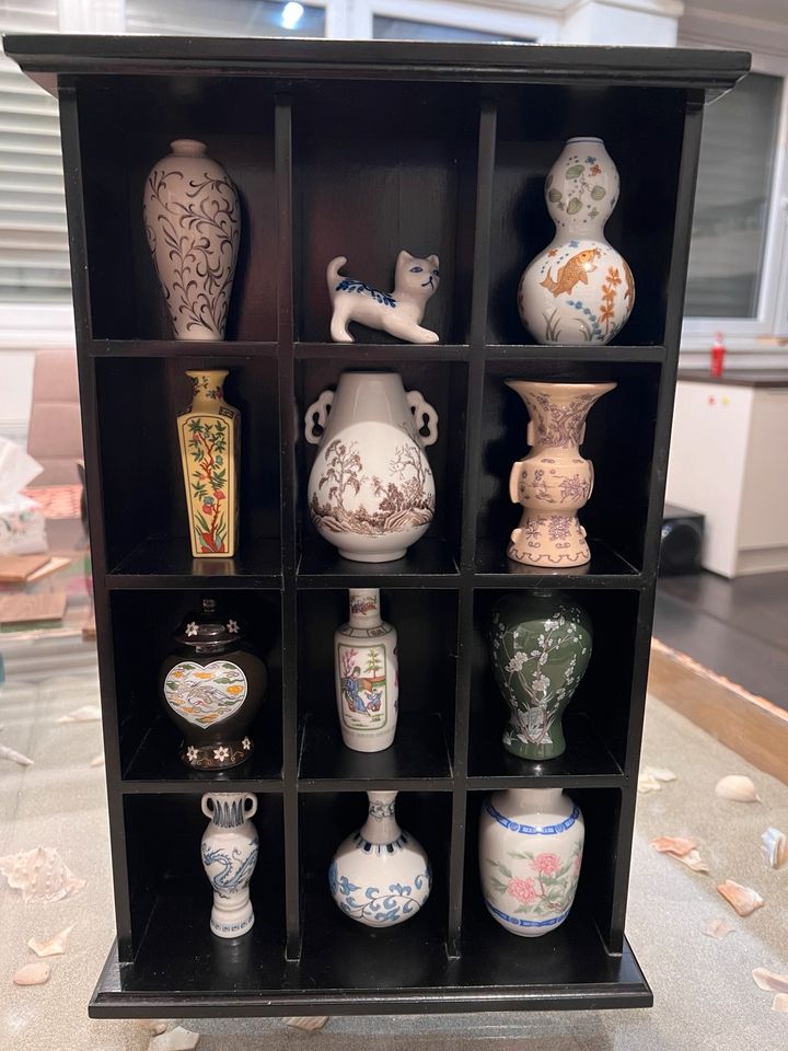 Chinezische Japanische Miniatur Vase Kolektion Sammlung in Fürstenzell