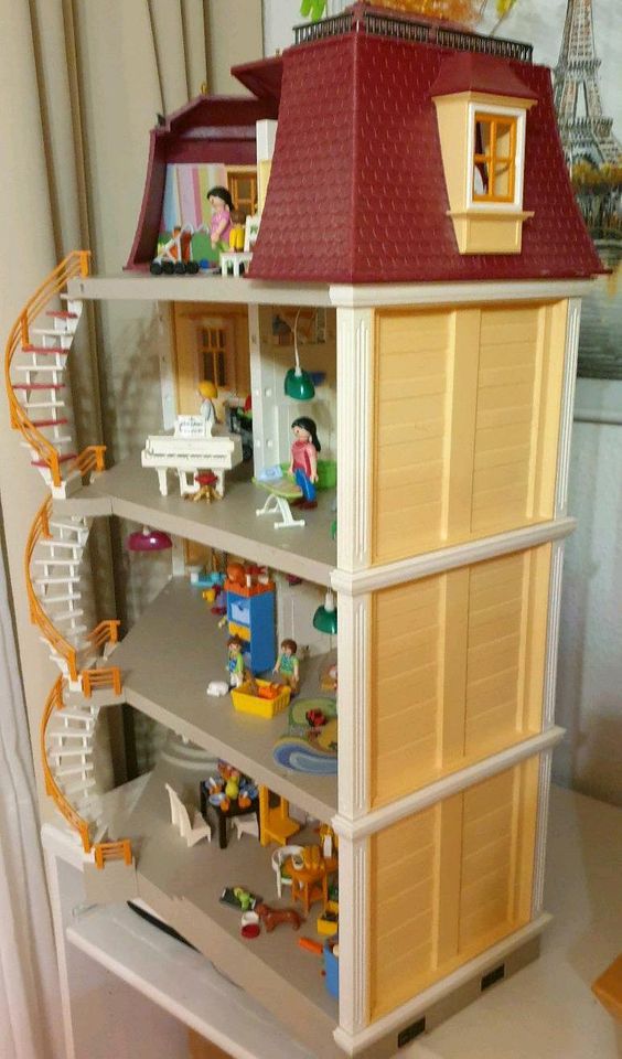 Playmobil mein großes Puppenhaus 5302 mit viel Zubehör in Lüneburg
