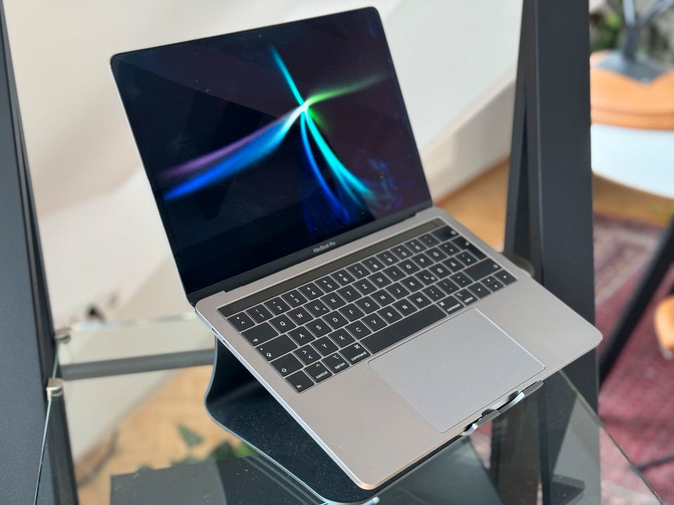 MacBook Pro 13-inch, mit Touch Bar, 2019 in Wuppertal