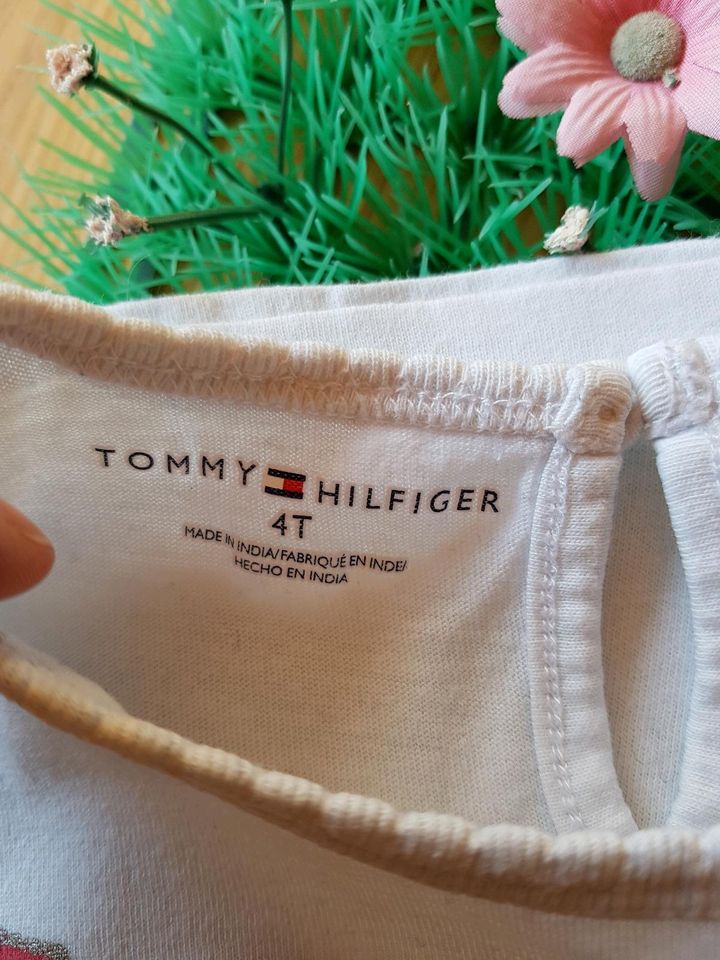 Hilfiger T Shirt Gr 104   4Jahre in Ilsede