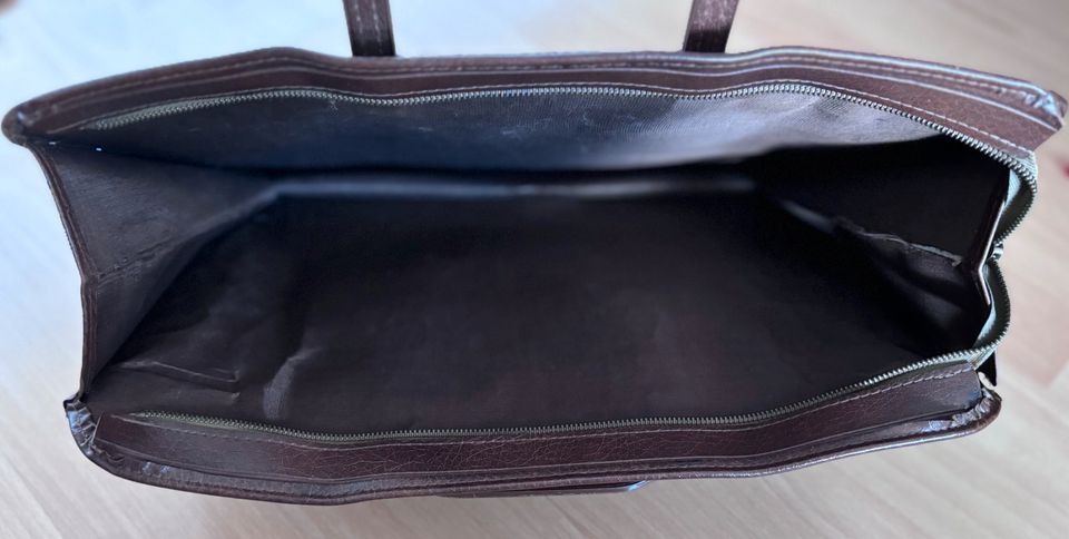 Elegante Ledertasche mit Griff zwei Fächer Reißverschluss in Leverkusen