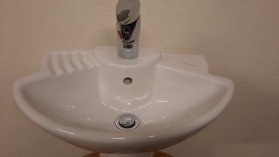 kleines Waschbecken Zenith Villeroy & Boch mit Mischbatterie NEU in Königsbrück