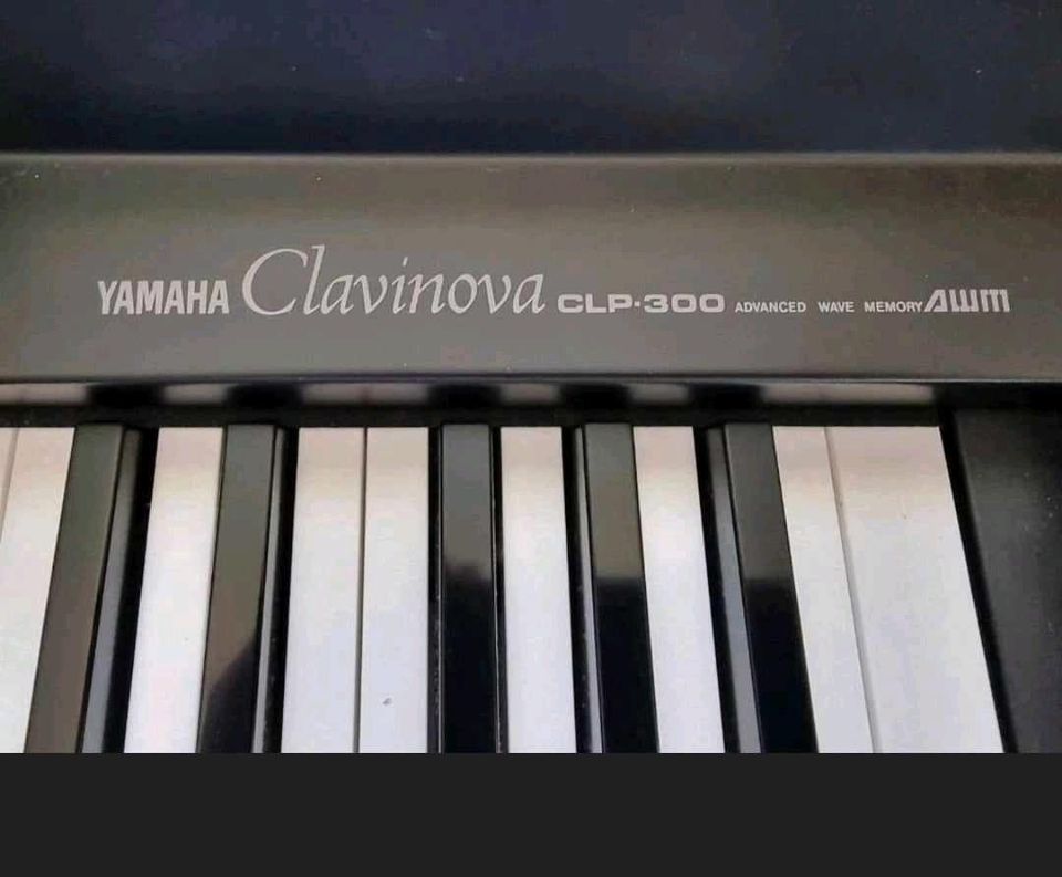 Yamaha Clavinova CLP 300/Biano/Keyboard in Ochsenfurt