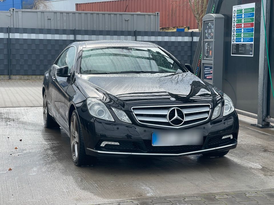 Mercedes E 350 Coupé C207 in Basedow