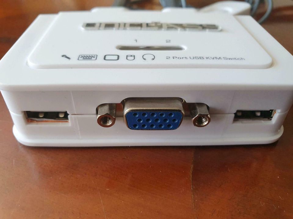 UNICLASS UNI-USB2 2-Port VGA + USB 2.0 + Audio KVM-Switch in Braunschweig