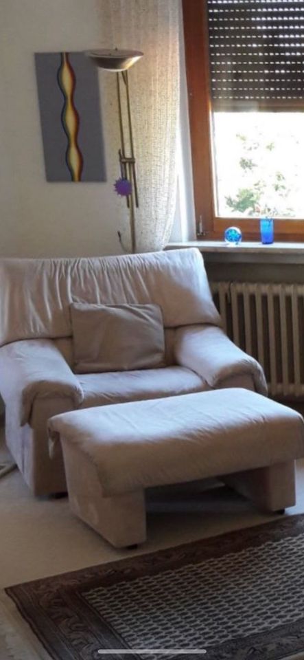Sofa und Sessel mit Hocker in Filderstadt