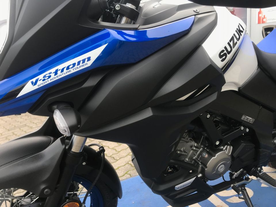 Böwadt-und-Hansen-181-Suzuki-DL-650-V-Strom-weiss-blau in Handewitt