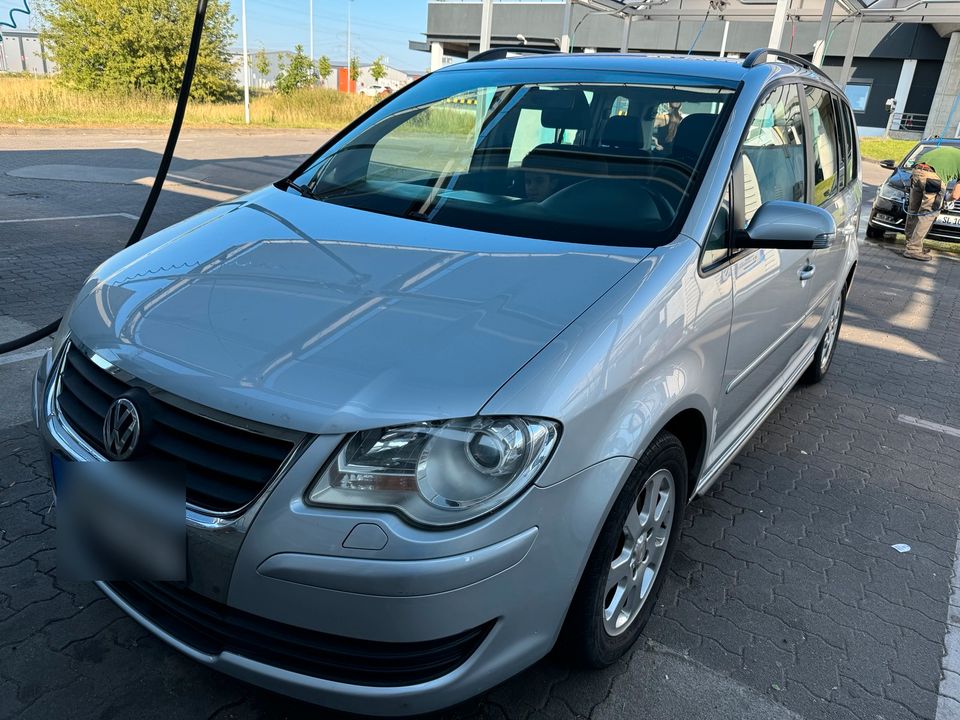 Volkswagen Touran- 7sitzer. 2.0DT in Berlin