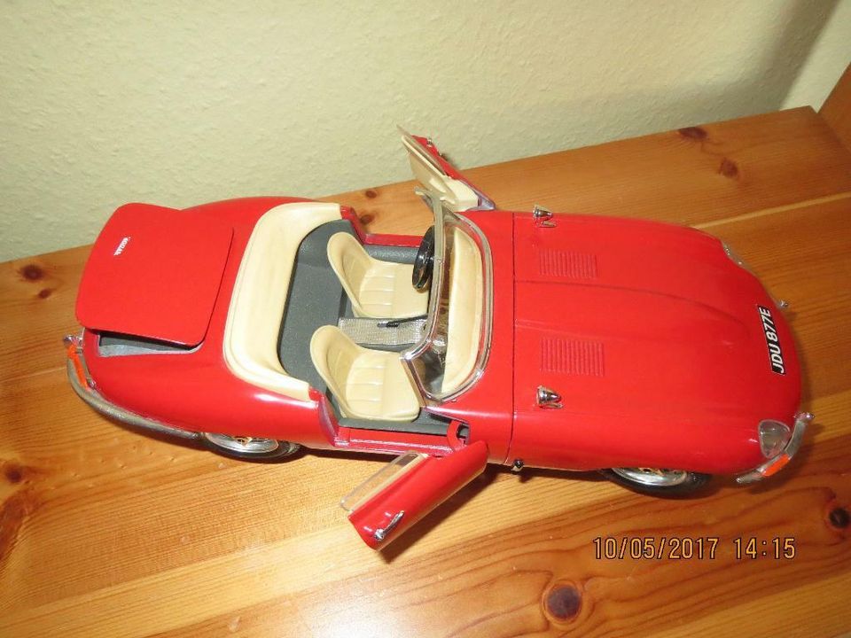 JAGUAR "E" 1961 burago Modellauto Auto OHNE DEFEKTE in Friedland