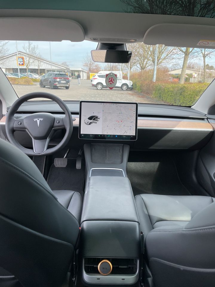 Tesla Model 3 Long Range AMD Chip 2022 82 kWh Refresh in Frechen