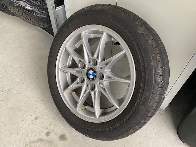 Kompletträder Sommer mit Alufelgen Bridgestone 205/55 R16 BMW in Königseggwald