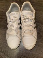 Adidas Sneaker Gr. 42 weiß Schuhe Saarland - Schwalbach Vorschau