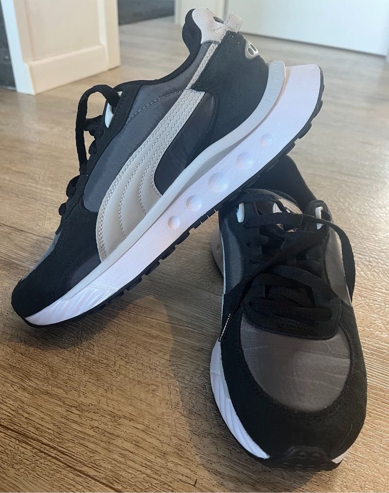 Puma Sneaker / Gr. 38,5 / WIE NEU in Weitramsdorf