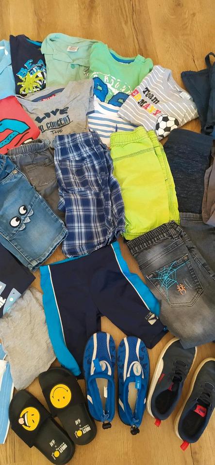 Großes Kleiderpaket/Bekleidung Jungen 98/104 Sommer in Gießen