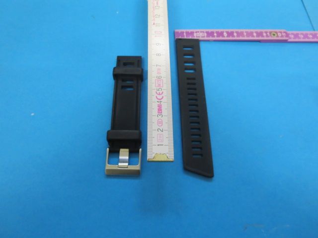Schwarzes Silikon/Kautschuk Armband 22mm breit - Stift fehlt! in Dortmund