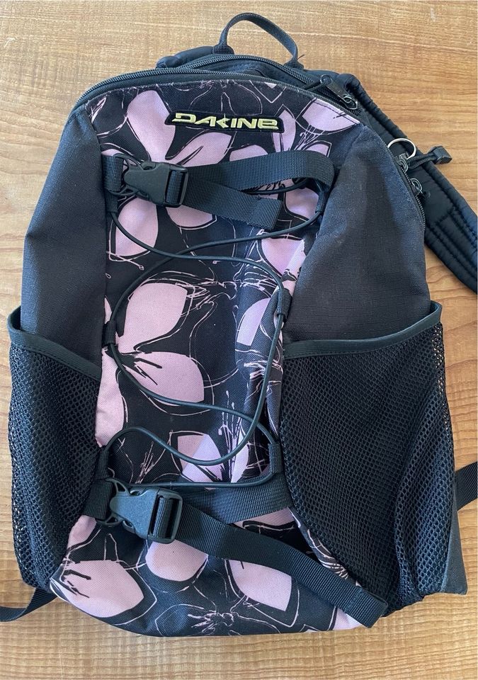 Dakine Rucksack rosa Blumen in Leipzig