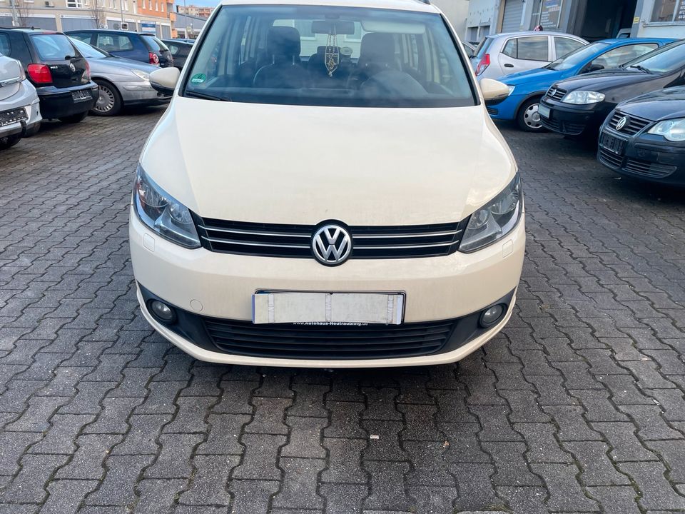 VW TOURAN 2,0 in Neutraubling