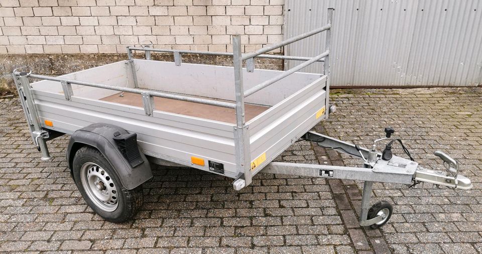 Mieten Verleih Saris Anhänger Trailer 750kg mit Rampen in Hesel