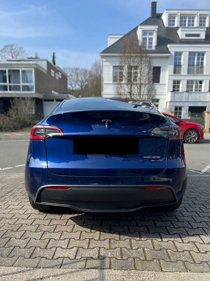 Tesla Model Y LR Dual Motor in Düsseldorf