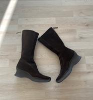 Prada Wildleder Stiefel braun EU 40 Nordrhein-Westfalen - Leverkusen Vorschau