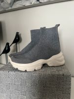 Zara Plateau Stiefelette Socken Sneaker Socken Boots grau Hessen - Gründau Vorschau