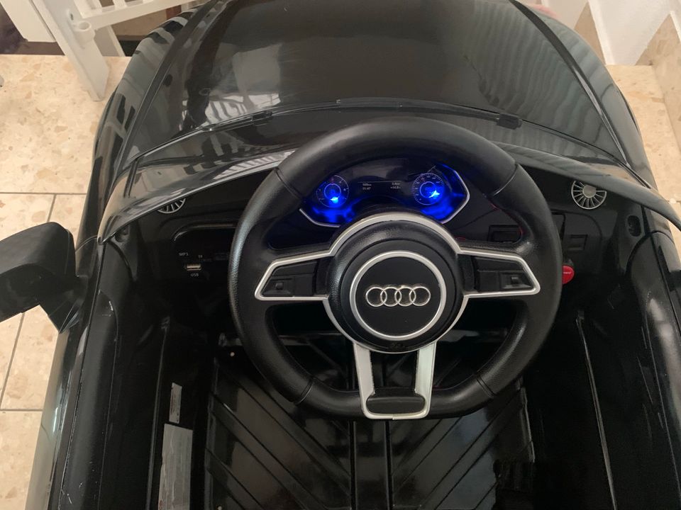 Audi TT RS Roadster Kinderelektroauto in Stuttgart