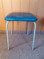 DDR Hocker mit blauem Kunstlederbezug, Ostalgie, retro Sachsen-Anhalt - Lützen Vorschau